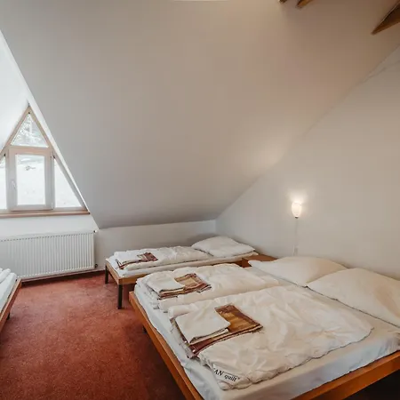 Kubinska Hola בקתה